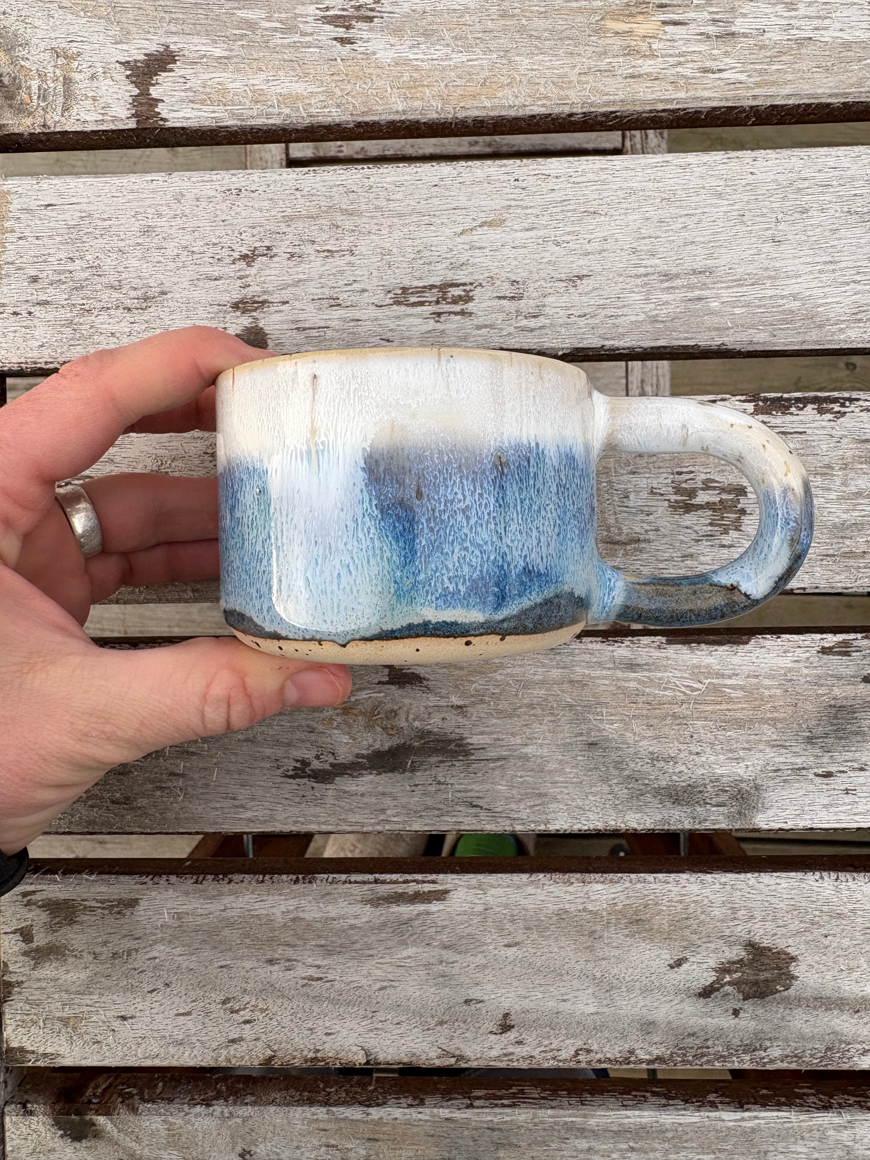 handgjord-kopp-stengodsmugg-lokalproducerad-jarpen-are