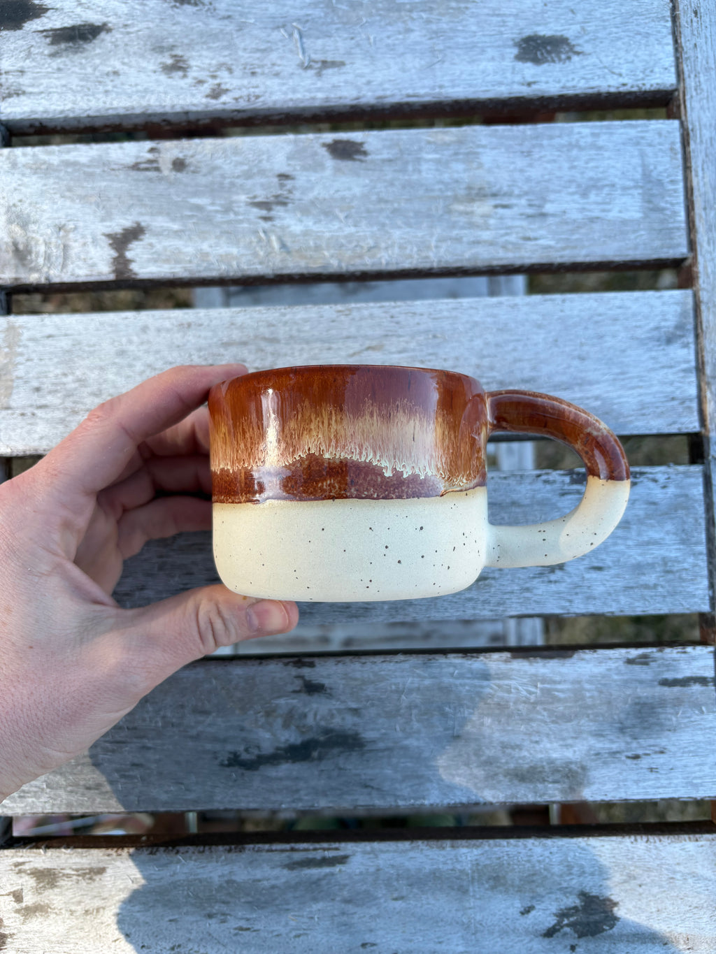 handgjord-kopp-stengodsmugg-lokalproducerad-jarpen-are