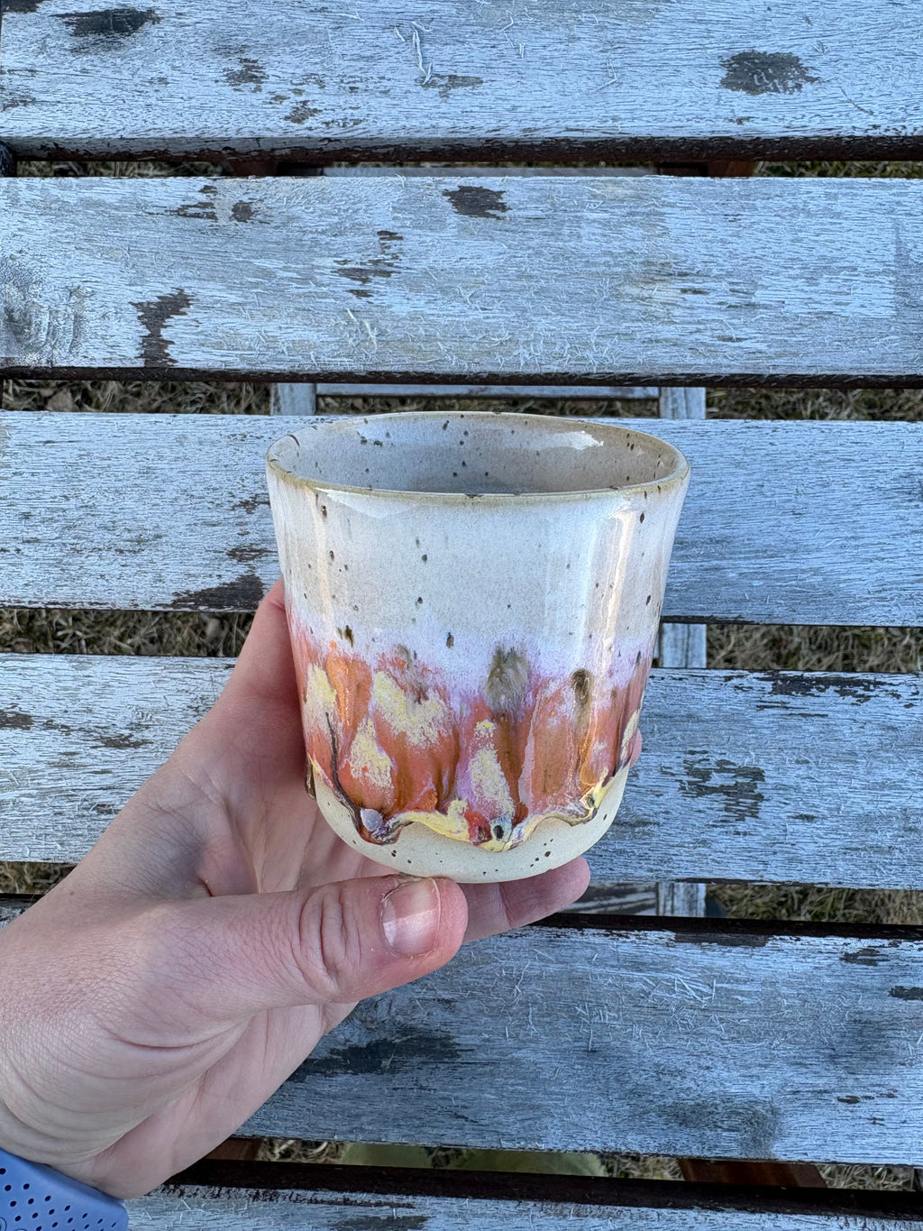 handgjord-kopp-stengodsmugg-lokalproducerad-jarpen-are