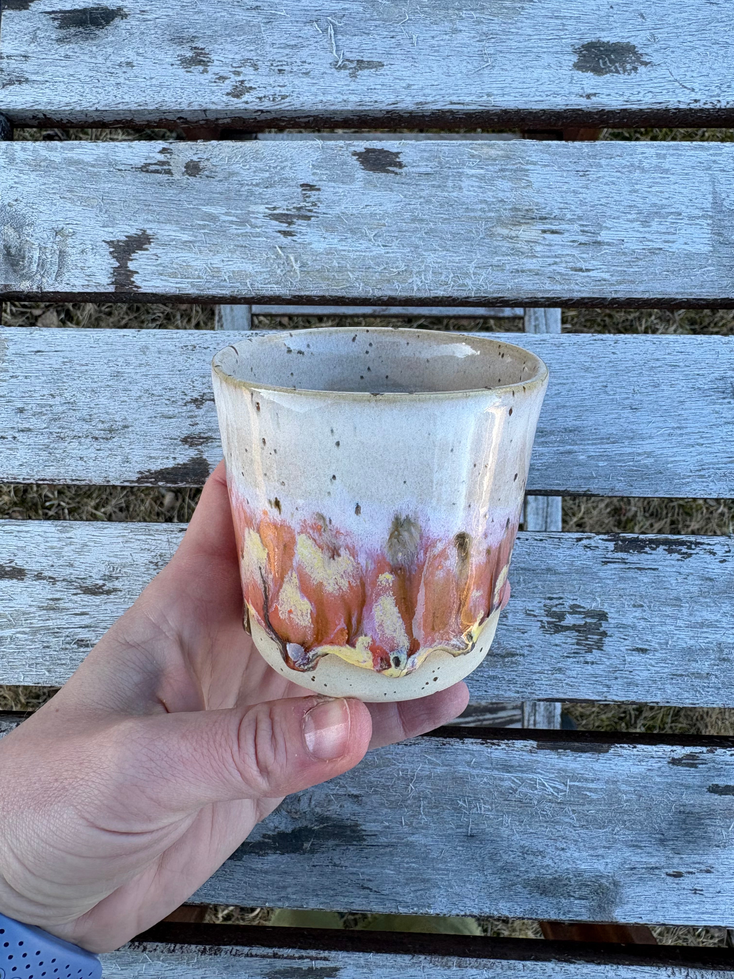 handgjord-kopp-stengodsmugg-lokalproducerad-jarpen-are